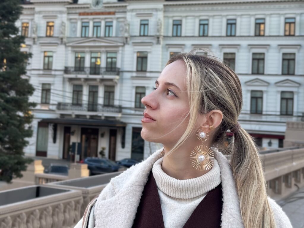 Sanda Bitica - Brand Designer si Graphic Designer